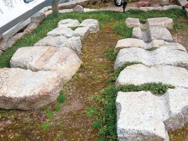 逢坂越えの車石