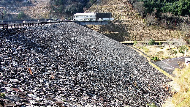 ロックフィルダム